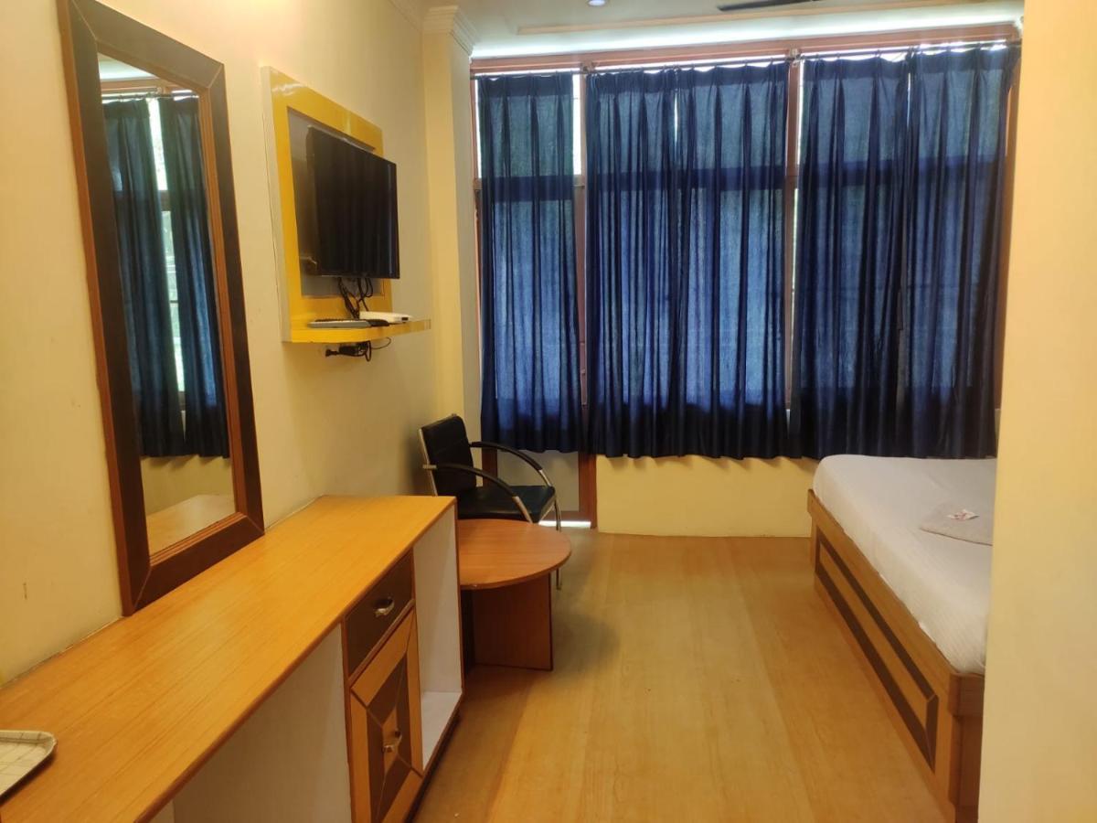 Hotel Amandeep Dharamshala Buitenkant foto