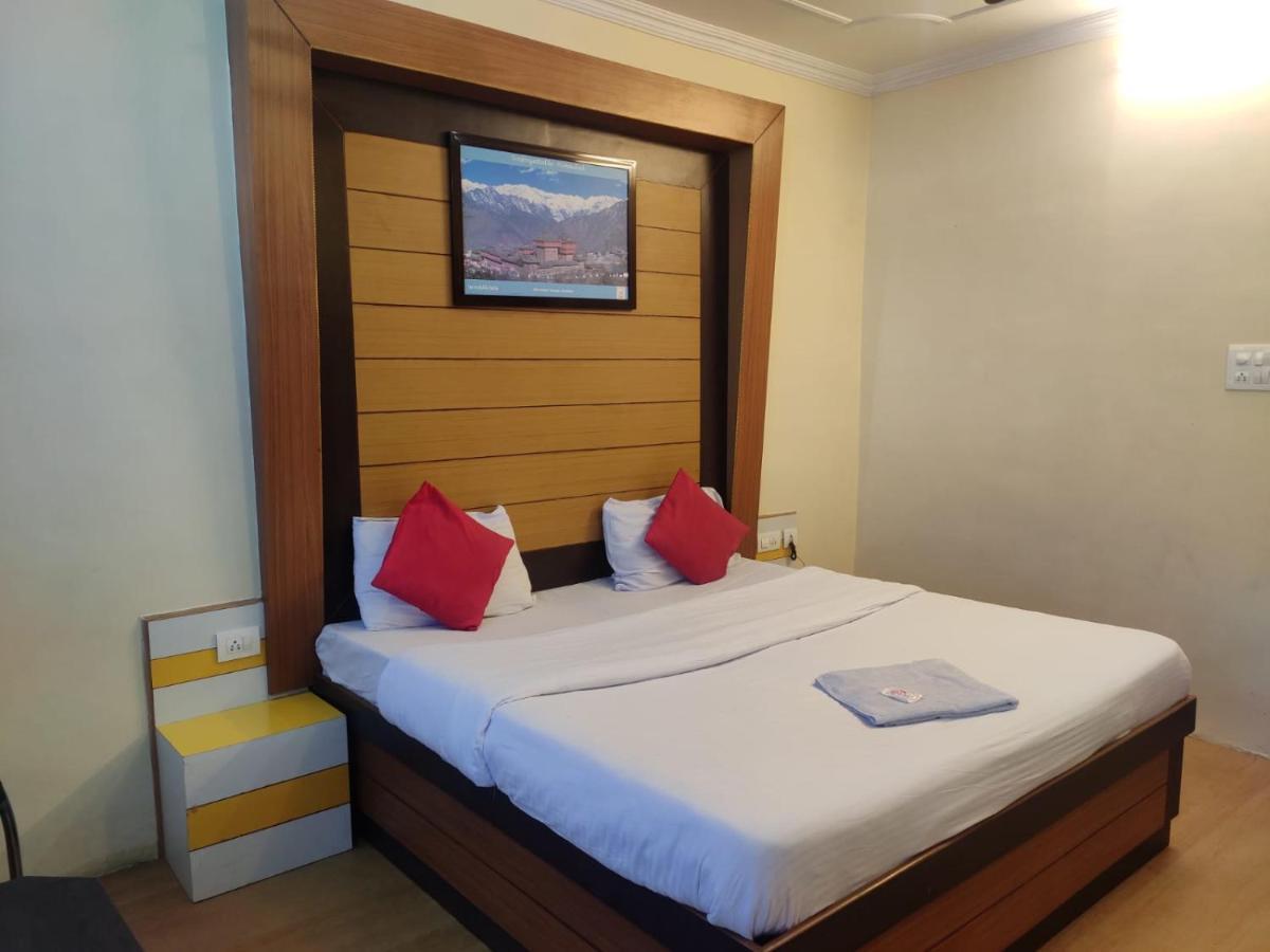 Hotel Amandeep Dharamshala Buitenkant foto