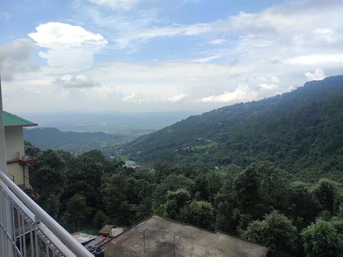Hotel Amandeep Dharamshala Buitenkant foto