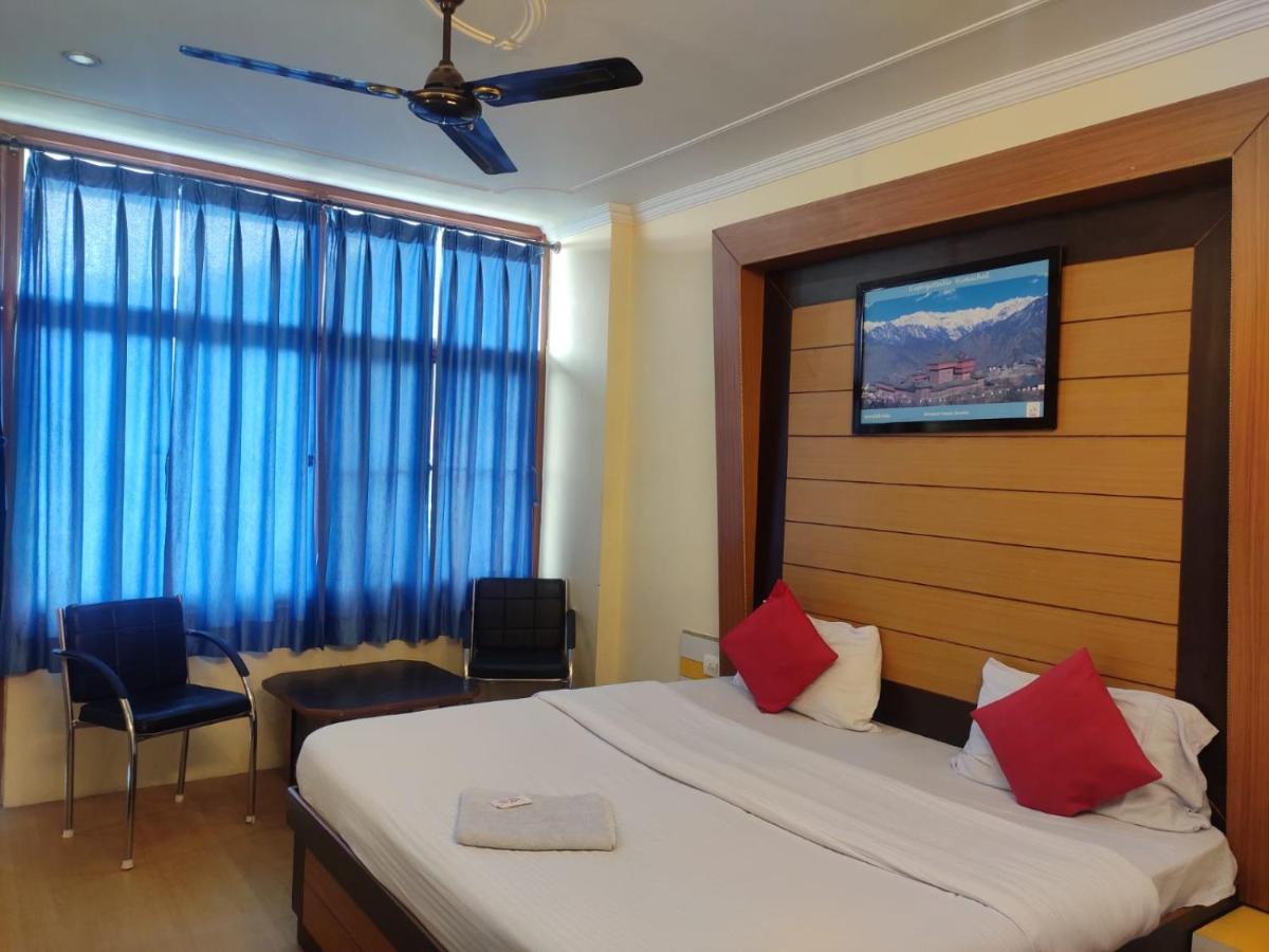 Hotel Amandeep Dharamshala Buitenkant foto